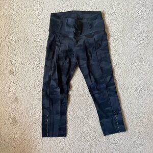 Camp lululemon capris
